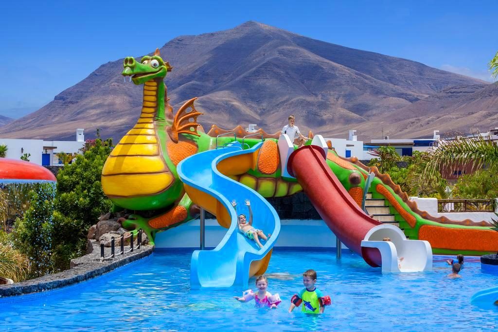 Gran Castillo Tagoro Family & Fun Playa Blanca hotel para niños toboganes de agua