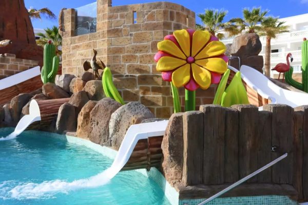 Iberostar Lanzarote Park hotel para niÃ±os piscina con toboganes