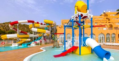 Mojácar Playa Aquapark Hotel con toboganes para niños en Mojácar