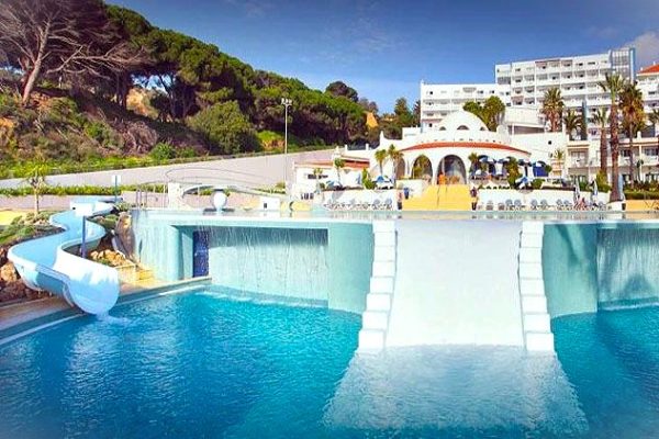 Grand Muthu Oura View Beach Club resort con toboaganes en Portugal